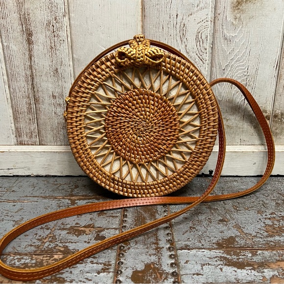 Handcrafted Brown Rattan Round Crossbody Bag - Picture 13 of 13